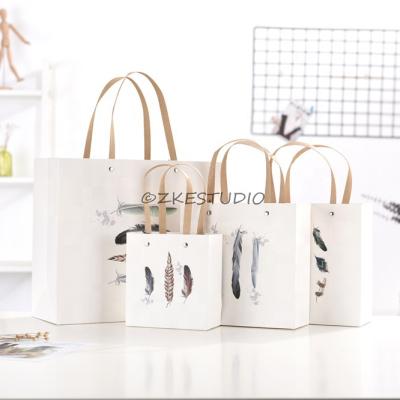 China Recyclable Specification Paper Gift Bag Customizable White , Fashion Small Tissue Paper Gift Bag for sale