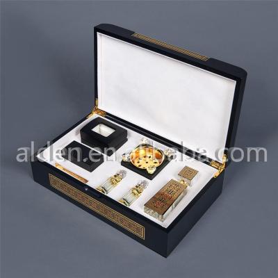 China Holiday decoration & Gift Arabic Crystal Opens MDF Wooden Box Perfume Bottle Set for sale