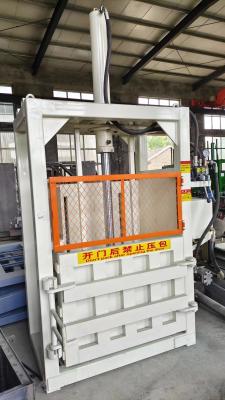 China Vertical Hydraulic Pressing Baler And Waste Paper Baler Cardboard Baling Machine à venda