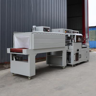 China PLC Control Box Shrink Wrap Machine Op maat gemaakt voor dagelijkse benodigdheden voor voedsel en dranken Te koop