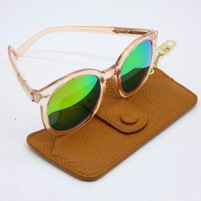 China Estuche para gafas de sol de cuero PU con hebilla de cadena de metal texturizado de viaje Multicolor suave en venta