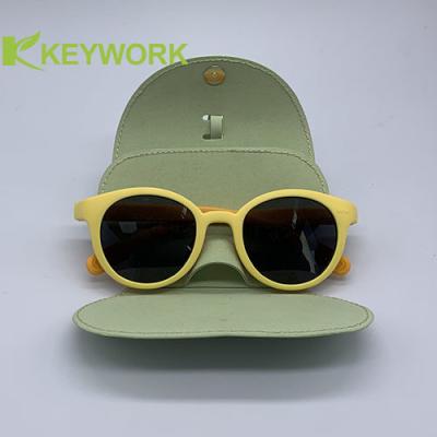 China Umkleidet Kinddauerhafter PET Beutel-moderne weiche Sonnenbrille Shakeproof Zugschnur-Griff zu verkaufen