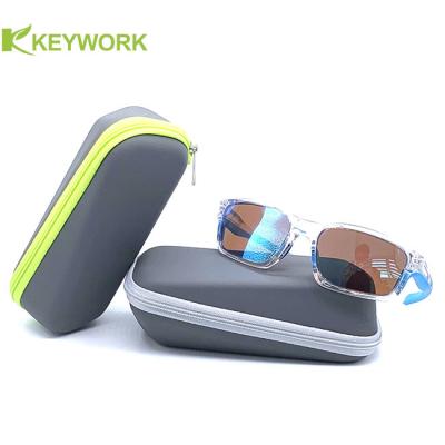 China Mayorista de cuero de la fábrica de la cremallera metálica de la PU de los deportes de las gafas de sol de la prenda impermeable cuboide irregular de la caja en venta