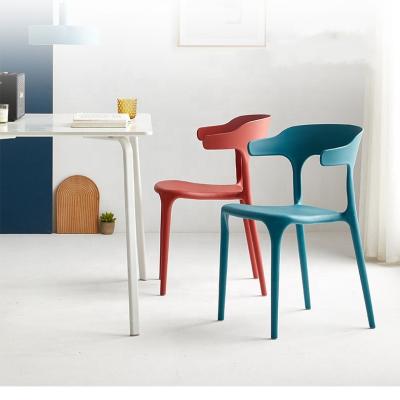 China Fe-0012022 New Fashion Simple Modern Dining Chair Modern Multicolor Dining Chair Horn Chair for sale