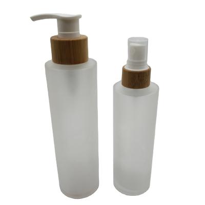 China Eco - Friendly Glass Alcohol Cosmetic Bottles Frosted Glass Spray Bottles 100ml With Bamboo Pump Spray for sale