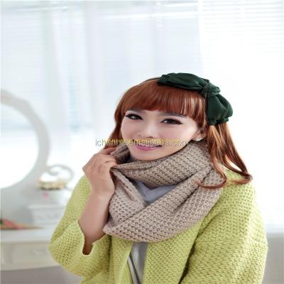 China Soft Smooth Feeling Flat Machine Girls Fashion Knitted Neck Warmer Scarf Factory Arabian Shemagh Scarf Desert Scarf for sale