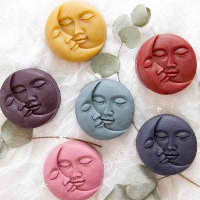 China Color Sun Moon Face Art Candle Soy Wax Scented Scented Customizable Candles for sale