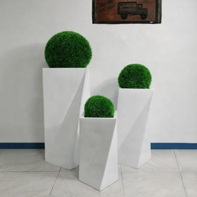 China Cheap Modern Professional Fiberglass Modern White Polygon Nordic Workmanship Vase For Home Decor Flowers for sale