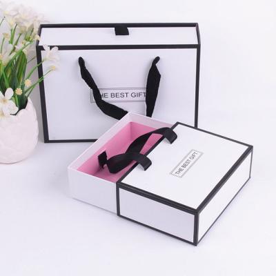 China Reused Materials Shira Wholesale Paper Color Boxes for Clothes Gift Bag and Boxing Package for sale