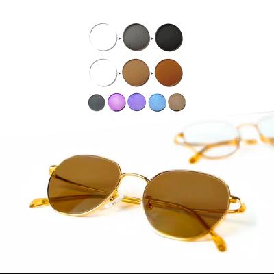 China Simple Cheap Size 156 PAGE Photochromic Photochromic Gray Resin Lens For Uv Protection for sale