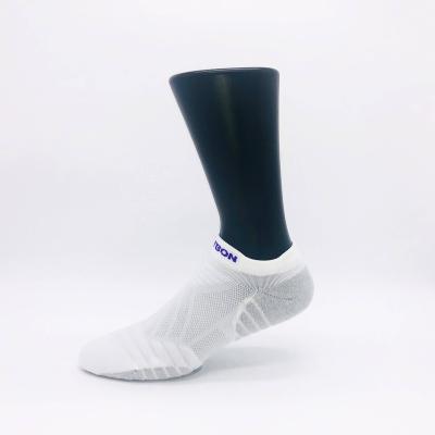 China Sustainable Stretch Thin Breathable Ankle Sports Running Socks For Men Women for sale