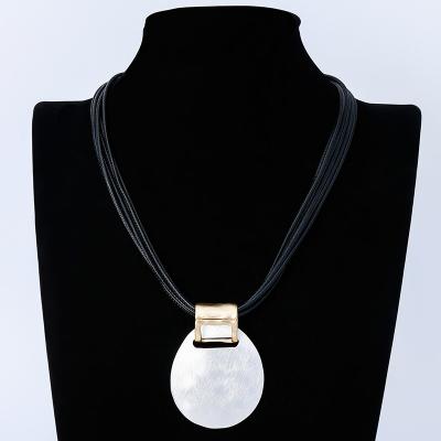 China CLASSIC Customized Metal Two Tone High Quality Tasty Foreign Trade Popular Drop Chain Short Chain Necklaces For Women Jewelry Necklace for sale