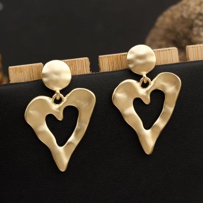 China Simple Vintage Environment Friendly Stylish Heart Earrings Matte Finishing Zinc Alloy Drop Earrings For Women Jewelry Earrings for sale