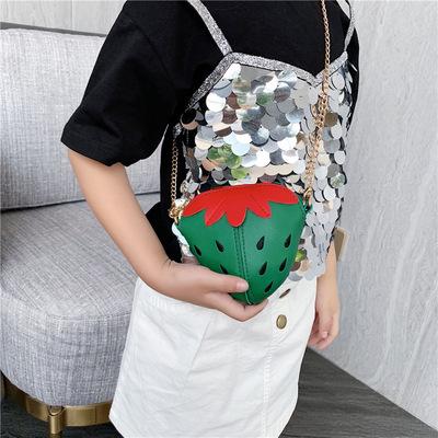 China 2021 Preppy Style Cute Korean Style Kids Girl Fashion Girl Chain Strawberry Cross-body PU Shoulder Bags Small Messenger Bags for sale