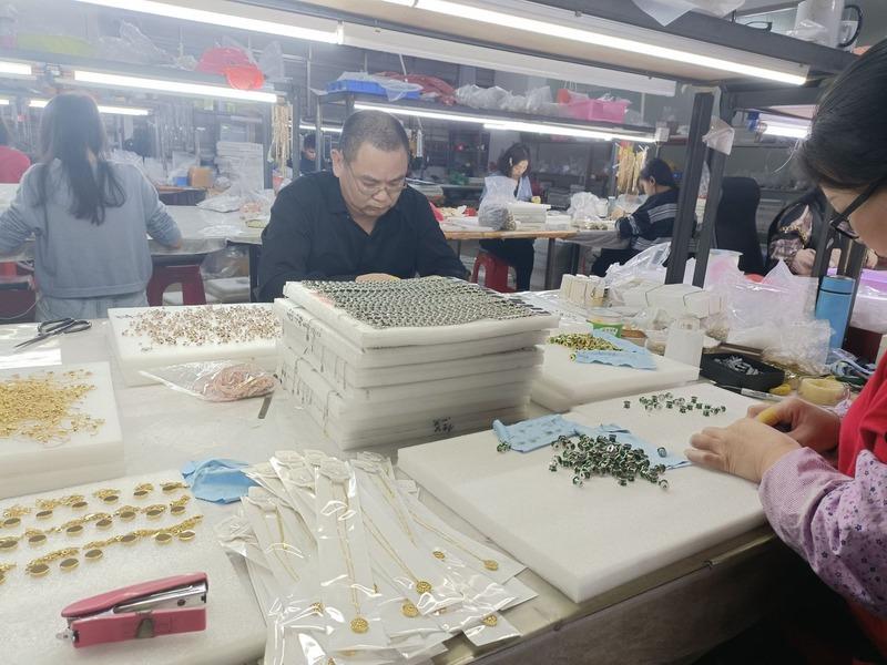 Verified China supplier - Dongguan Yixin Long Hardware Jewelry Co., Ltd.