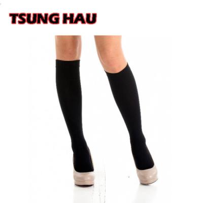 China Snagging Resistance 360D Knee High Compression Socks 20-30mmHg for sale