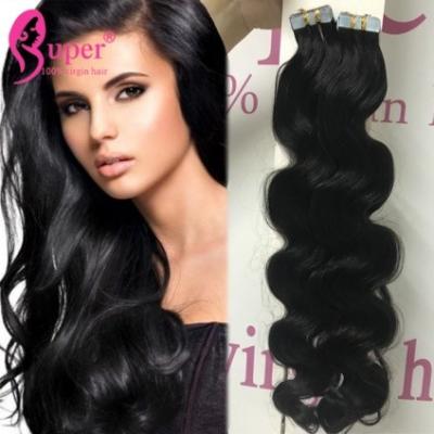 China Califique la trama real de la piel del cabello humano de la cinta 8A de las extensiones invisibles suavemente brillantes del pelo en venta