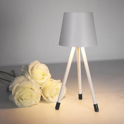 China Good Quality Modern Home Indoor Lighting Tripod Stand Lamp Battery Table LED Portable Built-in Lamp for sale