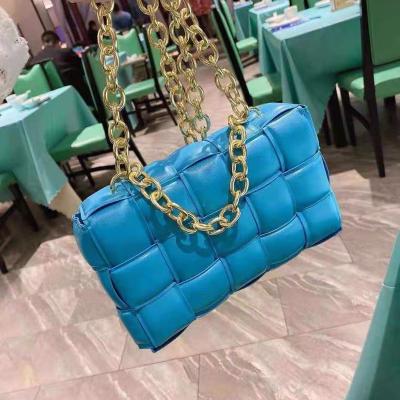 China Fashion Making Simple Shoulder Bag Fashion Inclined Metal Thick Chain Bag Clutch Bag Women PU Woven Handbag for sale