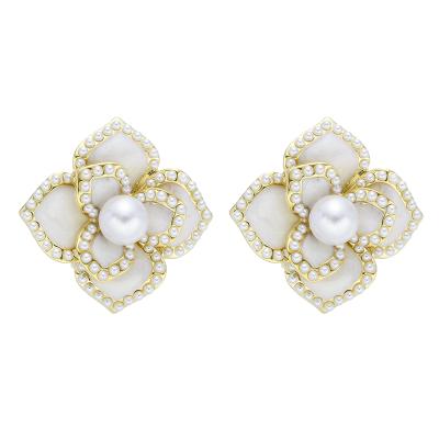 China New Fashion Flower TRENDY Gold Pearl 14K Gold Premium Quality Women's Stud Earrings for sale