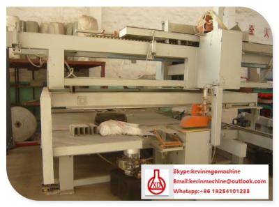 China Máquina de la formación de hoja de la techumbre de la pared de bocadillo del cemento de la fibra con tecnología de extrudado del rodillo doble en venta