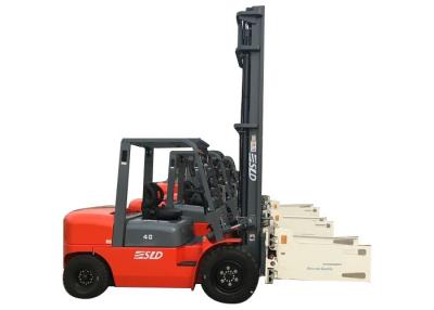 China mastro de 6m que levanta a máquina de 8k 4 Ton Pallet Diesel Forklift Truck à venda