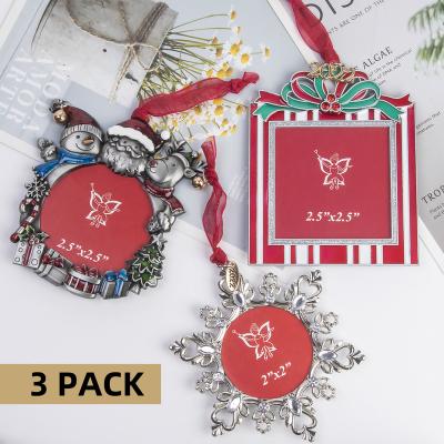 China 2022 Metal Christmas Tree Ornaments 3 Pieces Gifts Set Picture Photo Frame Charm For Holiday New Years for sale