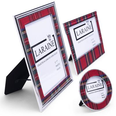 China Metal 3 Pieces Gift Premium Quality Pictures Photo Frame Set Plaid High Quality High Definition Red&Green Display Glass Photo for sale