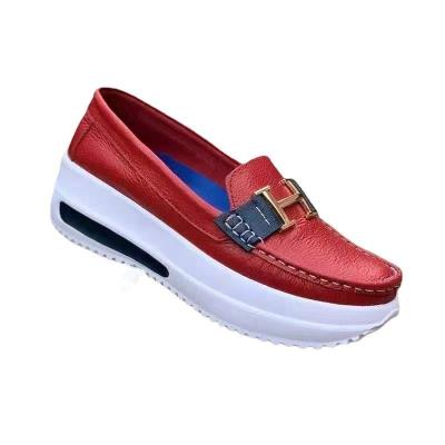 China Fashion\Hot Selling Loafers Comfortable\Durable Ladies 2021 Casual Platform Boat Shoes Ladies Nursing Shoes Genuine Leather Mom Daily Shoes for sale