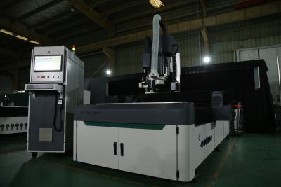 China 4 * 8ft CNC Oscillatting Knife CNC Contour Cutting Machine VCT - R1325ATC for sale