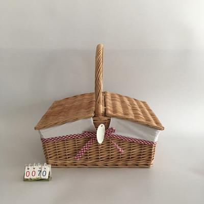 China Cheap and high quality handmade removable liner viable large capacity picnic basket with handles and bow decoration lids for sale