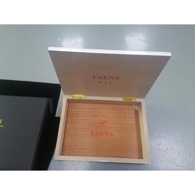 China Custom Luxury Handmade Bulk Empty Humidor Portable Cigar Cases Humidors Pine Wood Cigar Humidor for sale