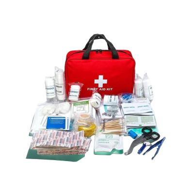 China Suministros médicos de emergencia Almacenamiento Kit de primeros auxilios de automóvil compacto con materiales médicos en venta