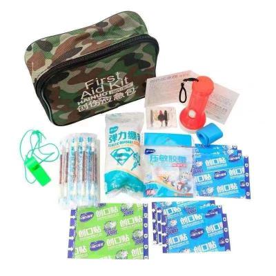 China Saco de camuflagem Kit de primeiros socorros portátil para trauma tático médico de emergência ao ar livre à venda