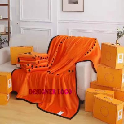 China Luxury Cotton Winter Anti Dust Mites 100% Polyester Designer Knitted Picnic To Throw Other Blanket for sale