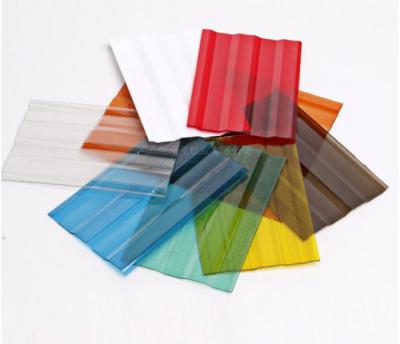 Chine Couleurs adaptées aux besoins du client par feuille matérielle de relief et ondulée de polycarbonate de 100% PC à vendre