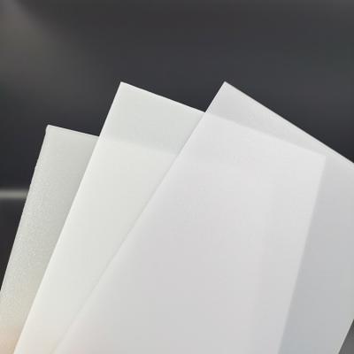 China Tansparent 10 mm polycarbonaatplaat Lichtverspreidingsplaat voor verlichtingsgebruik Te koop