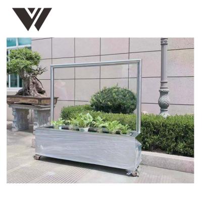 China New Windproof Weldon Style Flower Rectangle Planter Fence With Leaf Cafe Glass Fence With Wheels for sale