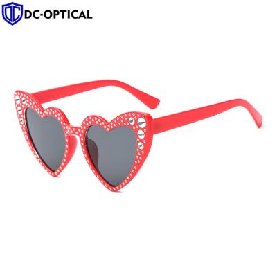 China Fashion sunglasses 2021 2022 wholesale new fashion peach heart sunglasses love diamond sunglasses with big diamonds for sale