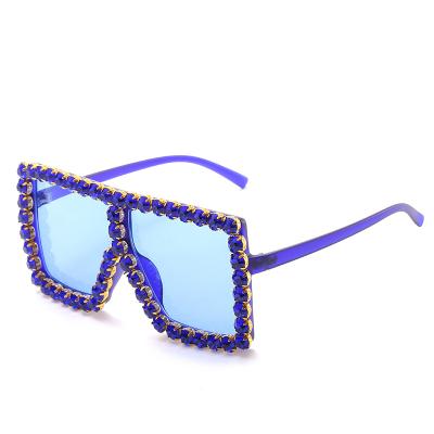 China Fashion Sunglasses 2021 2022 Wholesale Luxury Shiny White Color Rhinestione Diamond Glasses Oversized Square Women Sunglasses Hot Sale for sale