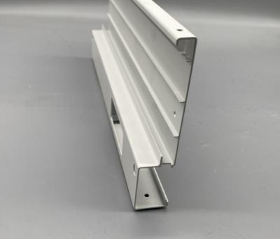 Chine Résistance à la corrosion Profil d'aluminium de largeur personnalisable pour les lampes à LED d'armoire à vendre