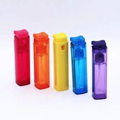 Κίνα Plastic Mini Empty Refillable Makeup Cosmetic Essential Oils 10ml Square Spray Bottle προς πώληση