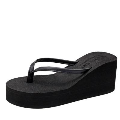 China Cushioning Female Women Outdoor Flip Flops Lady Heeled Slipper Summer Beach Platform Sandal New Fashion Wholesale for sale