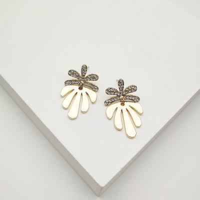 China FASHIONABLE hot selling faux stone permutation high quality style single leaf luxury Earings for women 2021 for sale