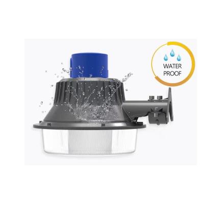 China Residential 35W 50W Led Barn Light With Photocell Super Bright Waterproof IP65 Dusk To Dawn Courtyard Lighting for sale