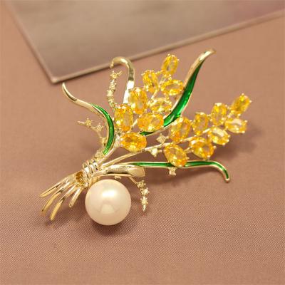 China Fashionable CZ Gold Wheat Zircon Copper Brooches Women's High Grade Pearl Brooch And Pin for sale