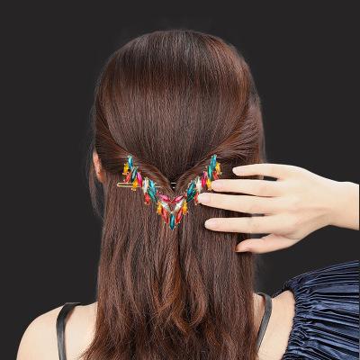 China Environmentally Friendly Accessories Helmet Hair Clip Frog Tie Clamp Female V Hair Clip for sale