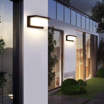 China Residential Outdoor Waterproof Ip65 Porch Balcony Garden Lighting Radar Motion Sensor Led Wall Light Lamp for sale