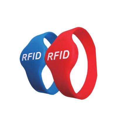 China Waterproof RFID Tag Band NFC Smart Wristband / WaterPark 1K RFID Waterproof Wristband Price Classic Silicone for sale