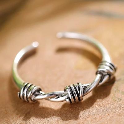 China Fashion and Durable Trendy Jewelry Women's Ring Link Chain Ring Punk Ring Vintage Barbed Wire Brambles Accessories for sale